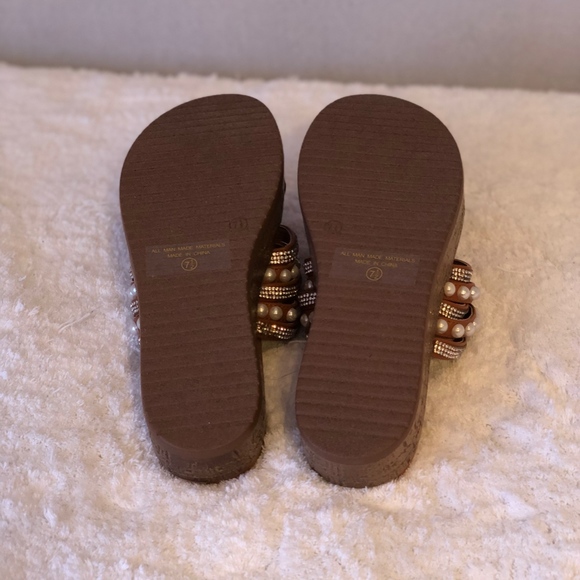 Nature Breeze Tan Pearl Rhinestone Flatform Sandal - Picture 3 of 5